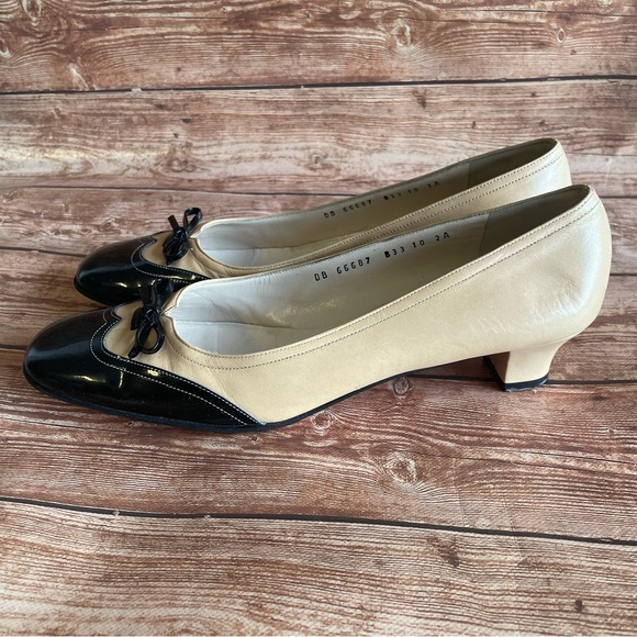 AUTHENTIC SALVATORE FERRAGAMO CLASSIC BLACK/TAN HIGH HEEL PUMPS SHOES SIZE 10 - Picture 4 of 16